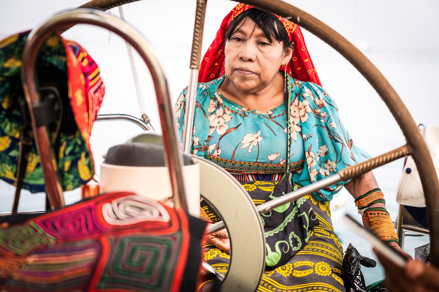 A Guna woman steering a boat